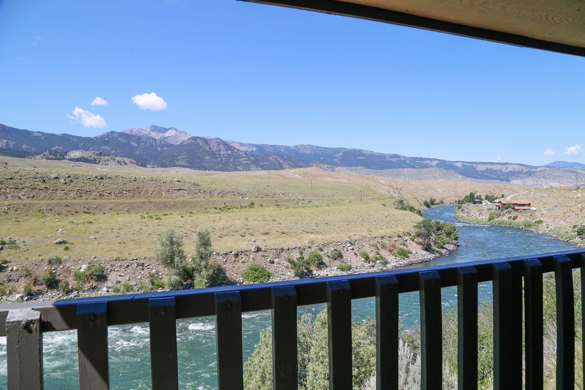 The Ridgeline Hotel At Yellowstone, Ascend Hotel Collection Gardiner Exteriér fotografie