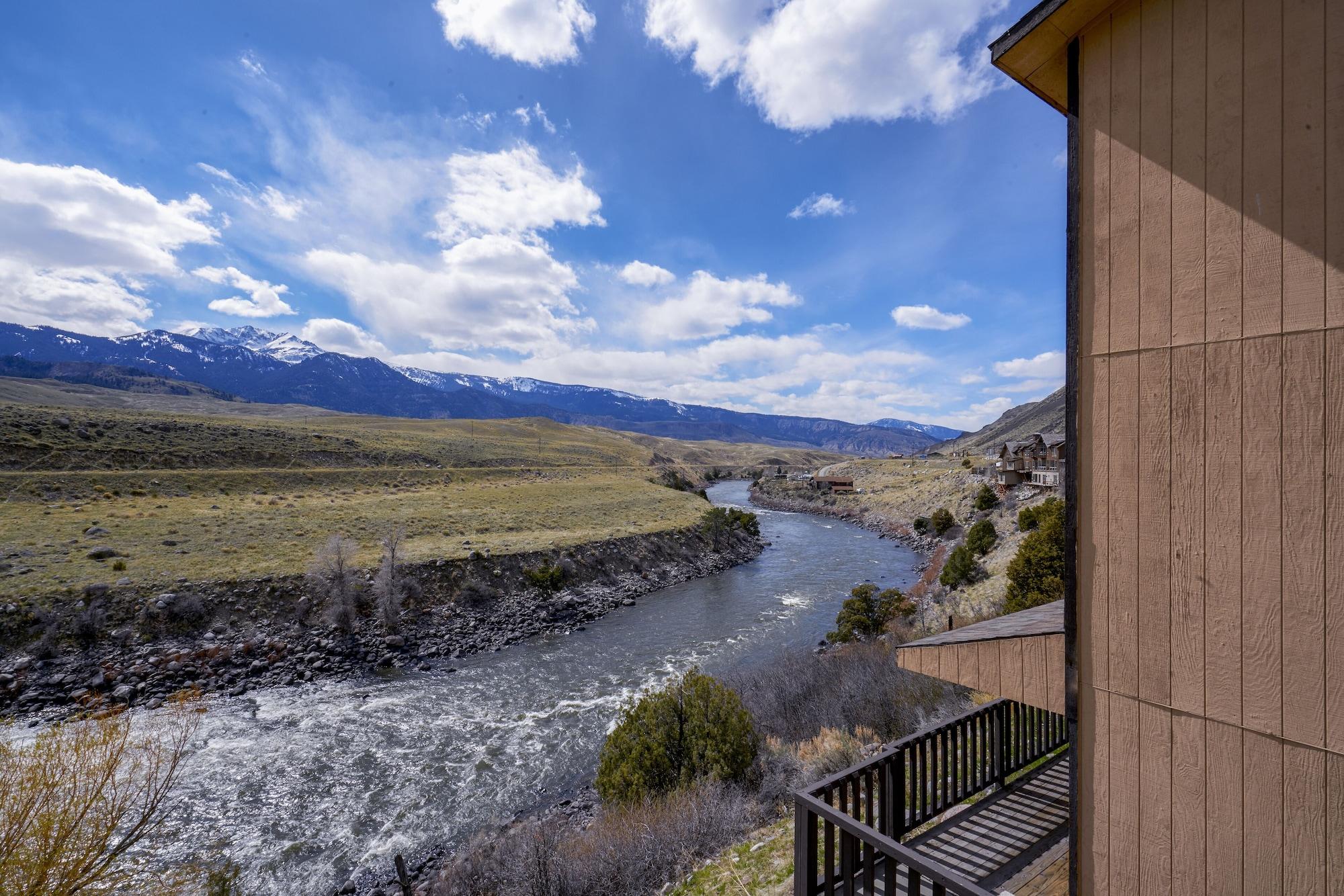 The Ridgeline Hotel At Yellowstone, Ascend Hotel Collection Gardiner Exteriér fotografie