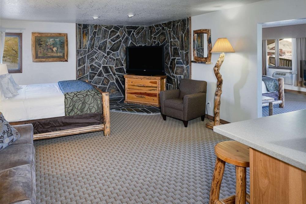 The Ridgeline Hotel At Yellowstone, Ascend Hotel Collection Gardiner Exteriér fotografie